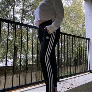 Classics adidas track pants ✨